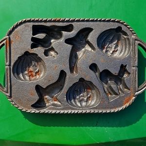 Cast iron muffin pan